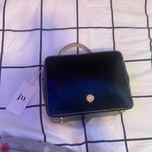 JM Black caddie bag. Brand: JM. Size: OS. BRAND NEW WITH TAGS